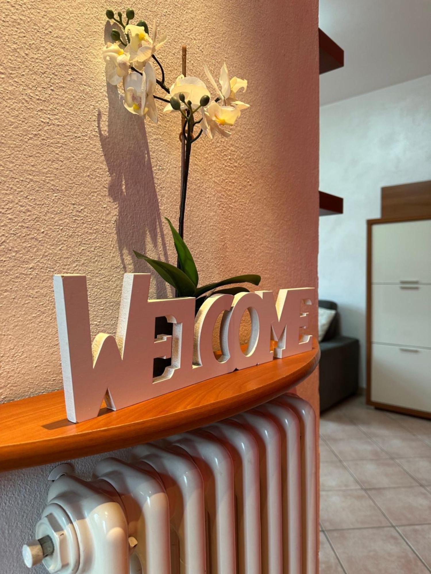 Comfy Apartment In Lecco 2 Buitenkant foto